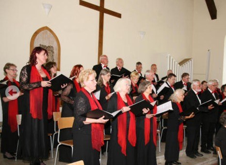 Der Konzertchor bei einem früheren Konzert in der Kirche Rechlin-Nord, © Konzertchor Neustrelitz e.V.