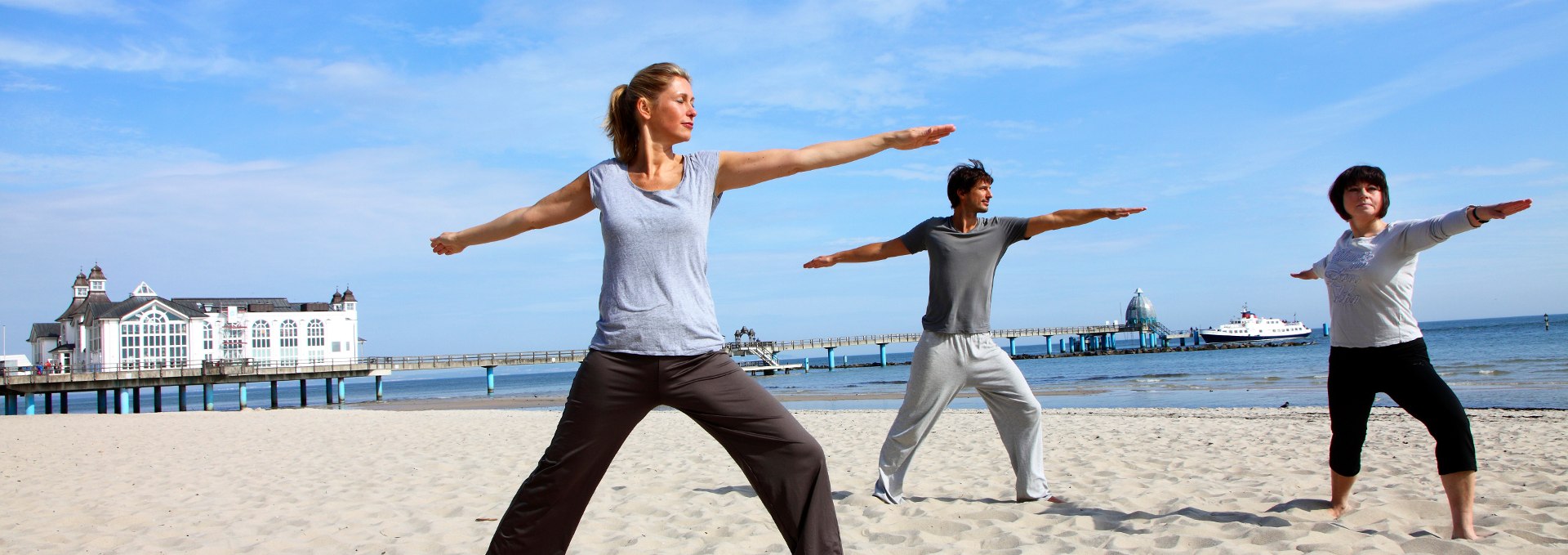 Yoga am Strand, © Jochen Tack, Hotel Bernstein