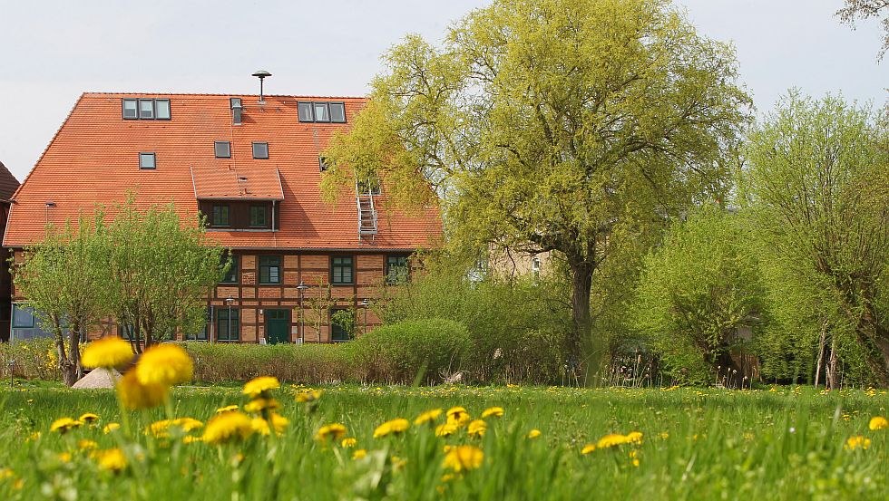 In der ehemaligen Wassermühle von Schwaan werden heute Werke der Schwaaner Künstlerkolonie ausgestellt, © VOM/ Danny Gohlke