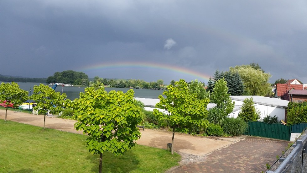 Blick auf den Haussee und ein Stück vom angrenzenden Park, © Tortenmarie Photo