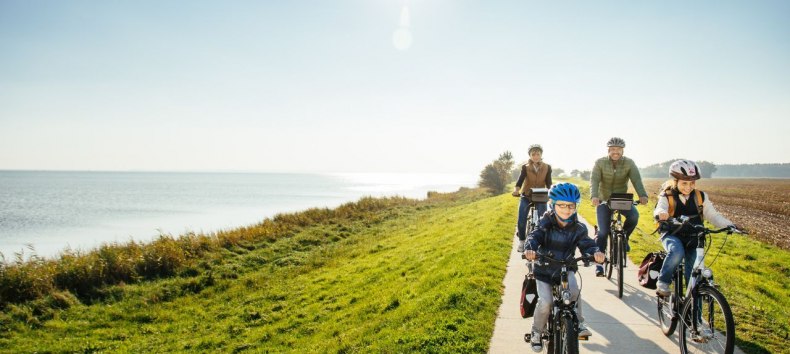 Familienausflug auf dem Drahtesel auf der Ostseeinsel Ummanz, © TMV/Roth