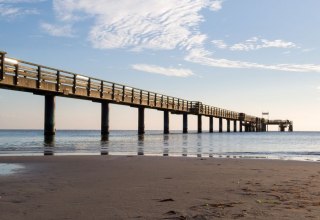 Die 290 Meter lange Seebrücke im Ostseebad Boltenhagen, © Moritz Kertzscher