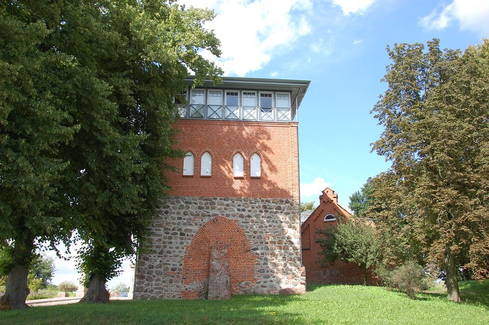 Der Amtsbergturm ist einziger erhaltener Teil des 1848 errichteten Amtsgebäudes., © Gabriele Skorupski