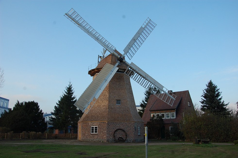 2014 wurde die Mühle saniert und grüßt nun wieder am Ortseingang von Wittenburg., © Gabriele Skorupski