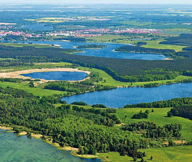 So viel blau und grün - Luftaufnahme vom Müritz-Nationalpark, © TMV/Steindorf-Sabath