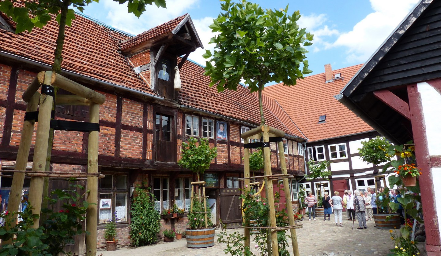 Führungen auf historischen Innenhöfe in Loitz, © Karin Heymann