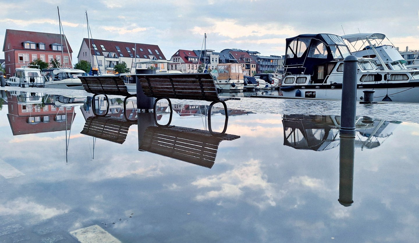 Hafen Waren (Müritz)  - Spiegelung, © Micha H. Echt