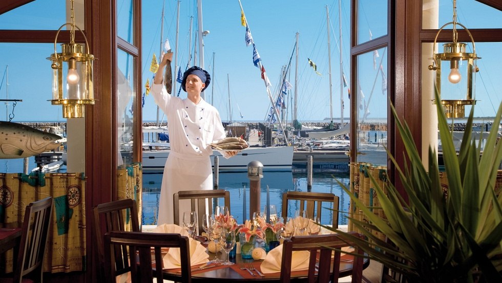 Eines von sechs kulinarischen Höhepunkten auf Hohe Düne: das Fischrestaurant Newport Fisch, © Yachthafenresidenz Hohe Düne, www.hohe-duene.de