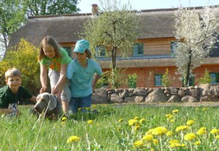 Urlaub für die ganze Familie auf dem Bauernhof, © Ostsee-Bauernhof-Hocke