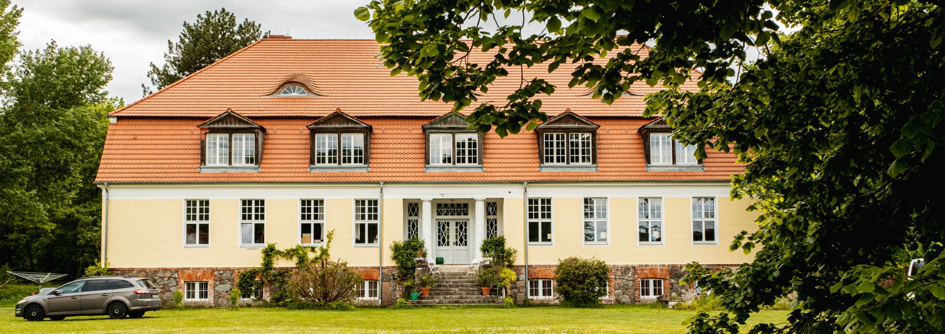 Außenansicht Gutshaus Battinsthal, © Lars Schönherr