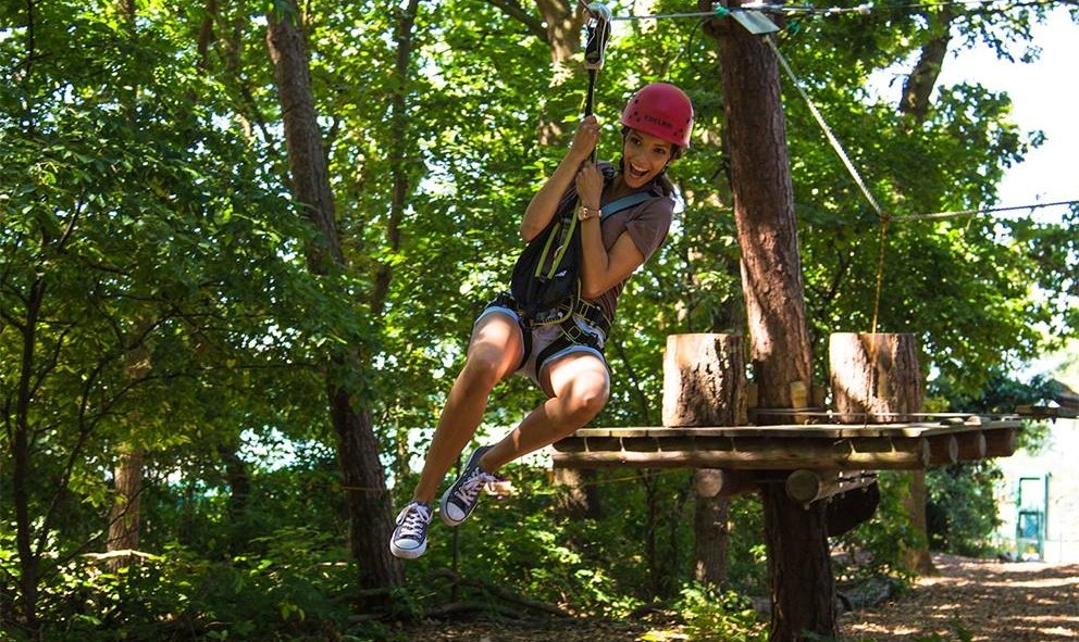 Der Kletterwald lädt mit 8 verschiedenen Parcours zu über 70 Kletteraufgaben ein, © Sven Lingott / Gut Darß