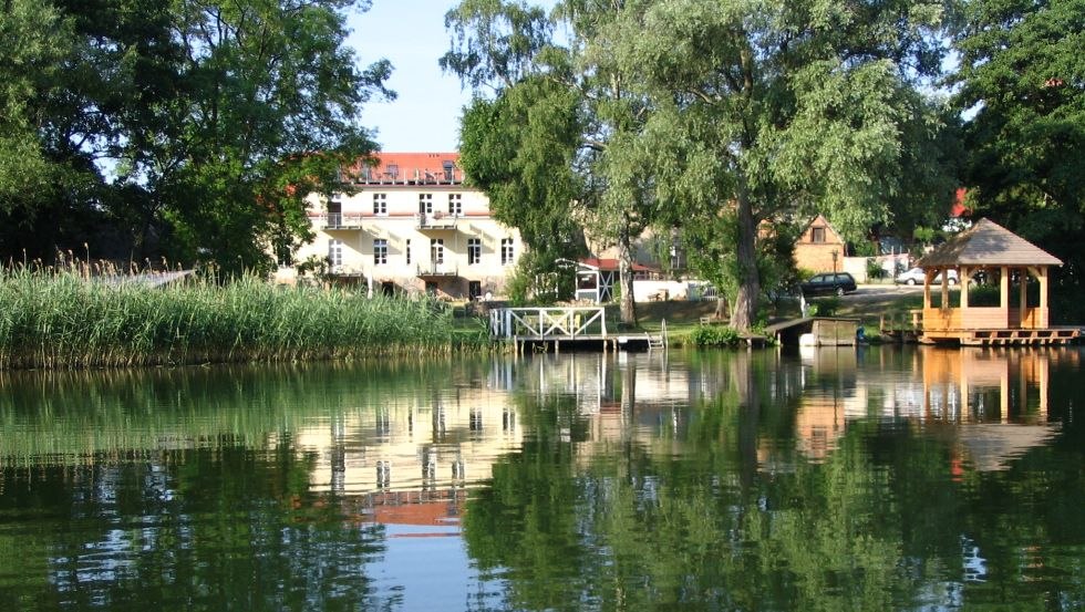 Das Haus Seenland liegt direkt am Feldberger Haussee, © Haus Seenland/Behrend