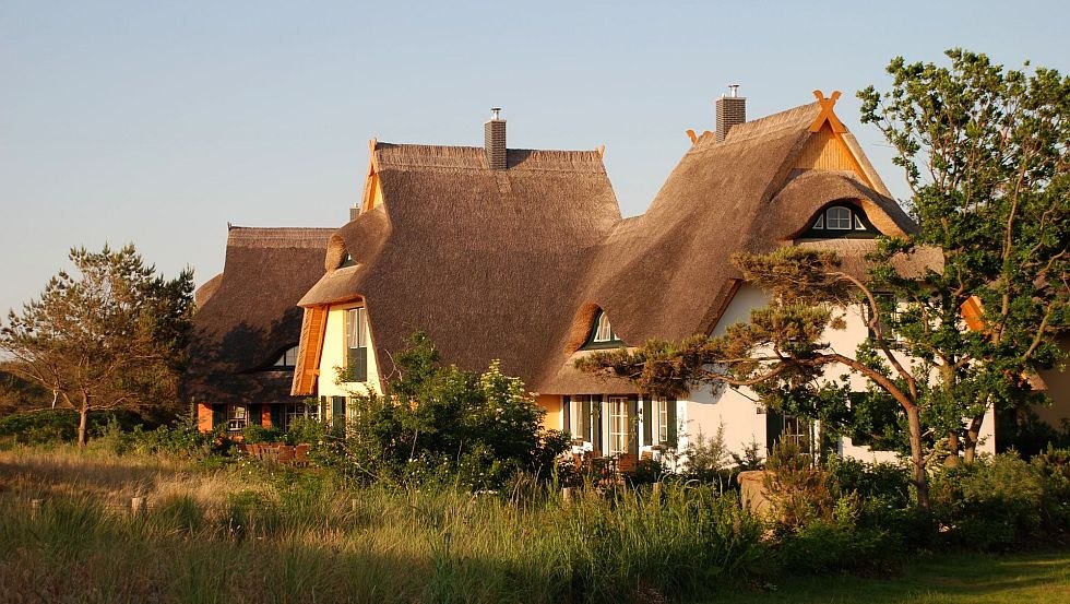 Ferienwohnungen und Dünenhäuser mit allen Annehmlichkeiten des Strandhotels Dünenmeer, © Strandhotel Dünenmeer