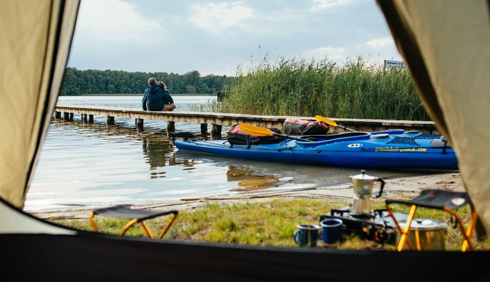 Reisen mit dem Kanu und auf einem der Wasserwanderrastplätze zelten - ein besonderes Naturerlebnis, © TMV/Roth