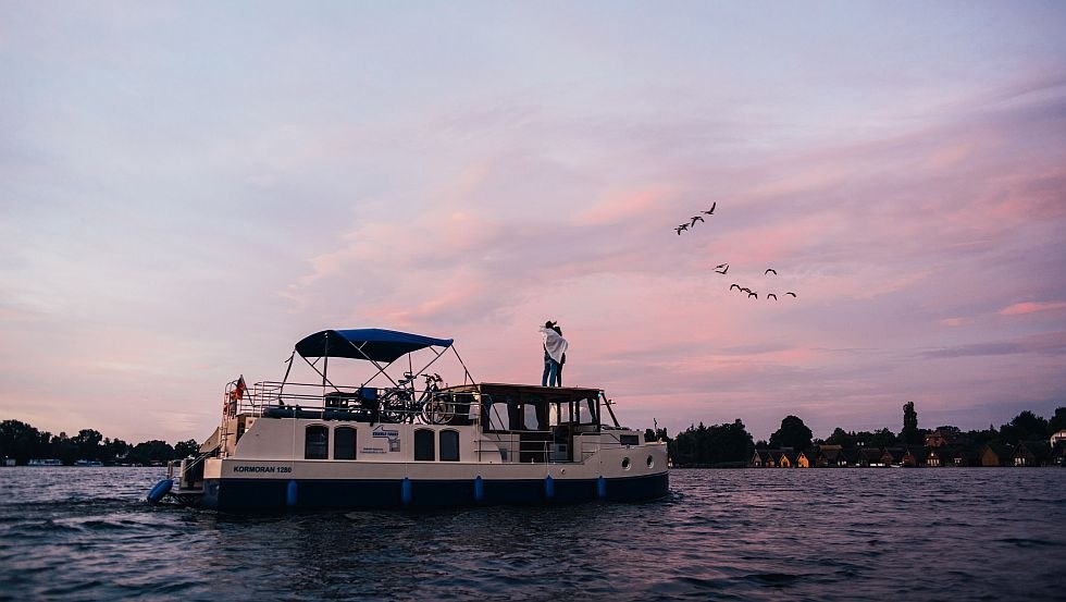 Abendstimmung auf dem Hausboot bei Mirow, © TMV/Gänsicke