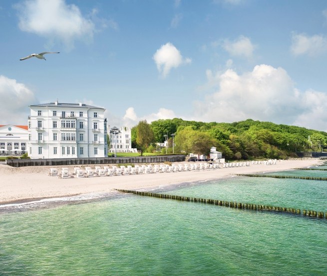 Das Luxushotel direkt am Strand umfasst ein Ensemble aus sechs klassizistischen Gebäuden im ersten deutschen Seebad., © Grand Hotel Heiligendamm