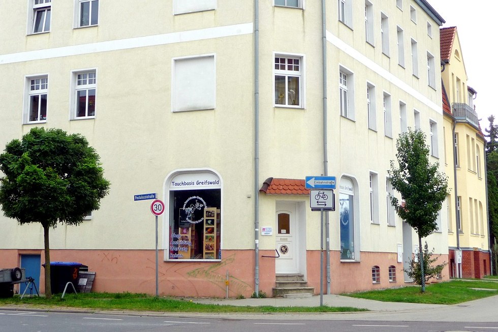 Außenansicht des Shops in der Gützkower Straße, © Sabrina Wittkopf-Schade