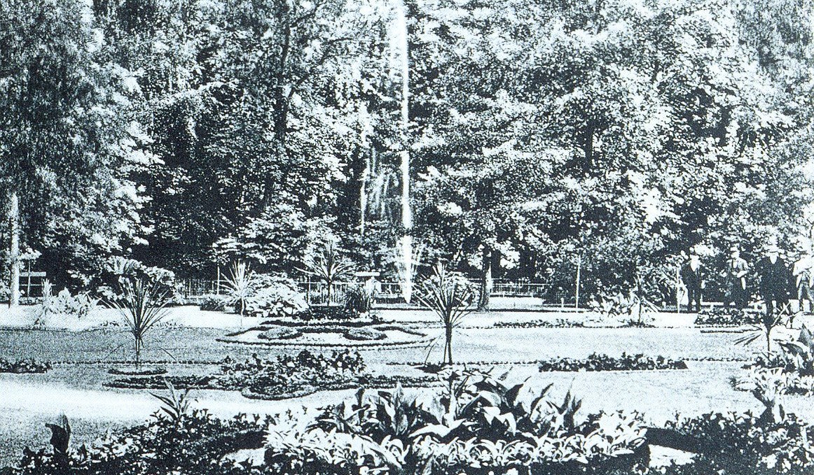 Teppichbeete in der Brunnenaue, um 1900,, © Postkarte