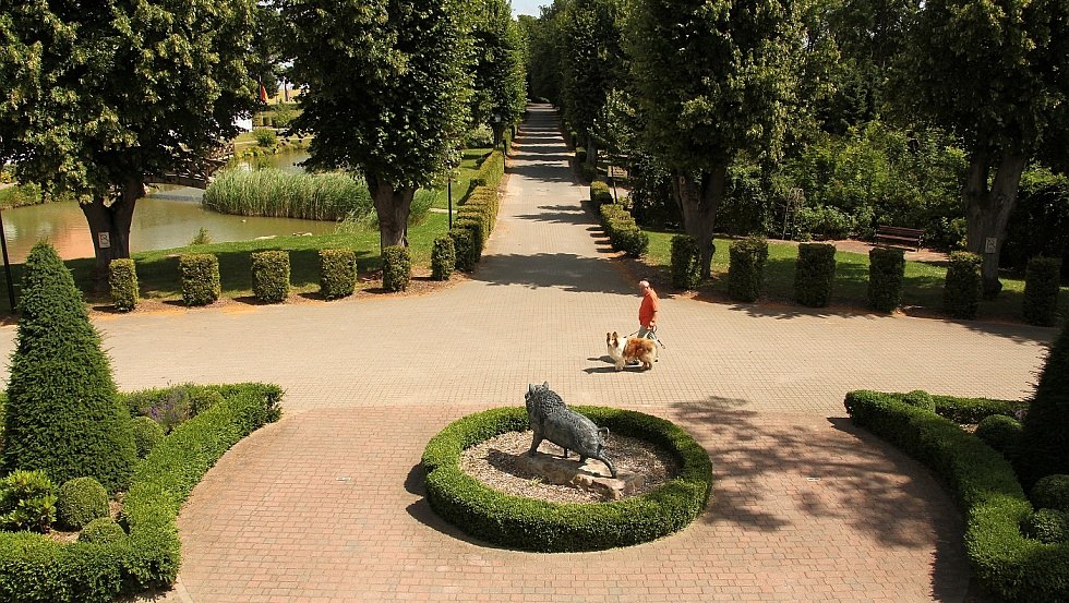 Blick vom Gutshaus in die Allee, Gutshof Sparow, © Michael Frahm