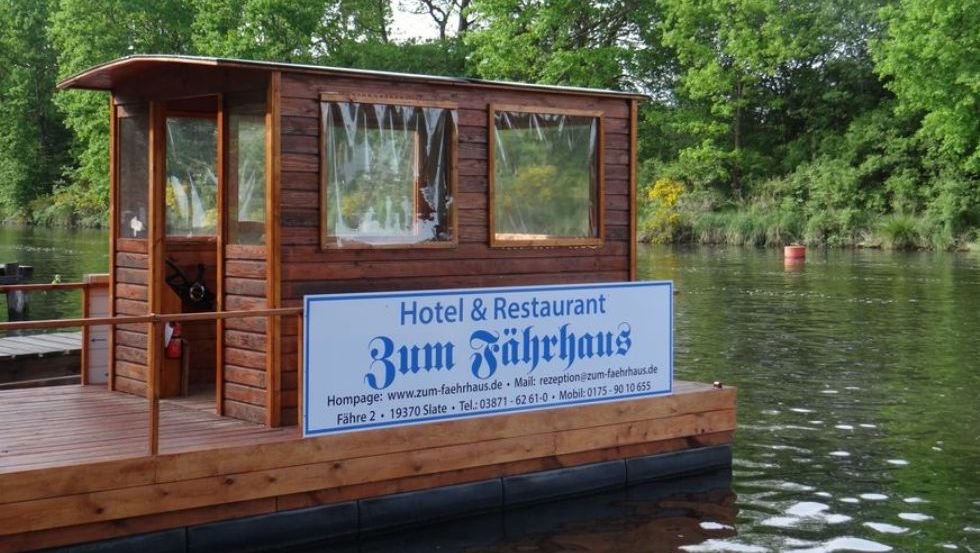 Hotel & Restaurant "Zum Fährhaus"-Flossboot, © Familie Patzelt