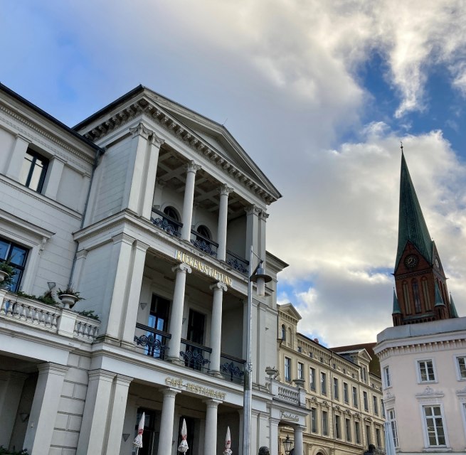 Gebäude der Kücken-Stiftung am Pfaffenteich in Schwerin., © Stadtmarketing Gesellschaft Schwerin