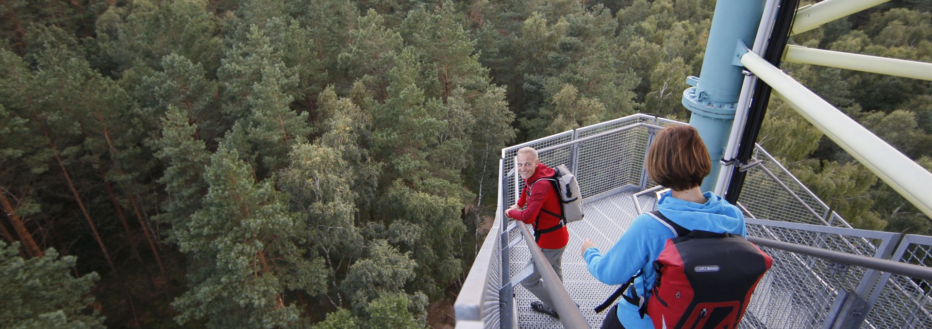 Wanderpärchen auf dem Käflingsbergturm im Müritz Nationalpark, © TMVoutdoor-visions.com