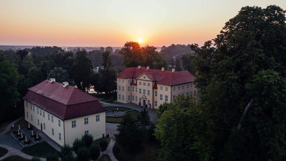 Schloss Mirow in der untergehenden Sonne bietet ein besonderes Erlebnis, © TMV/Gänsicke