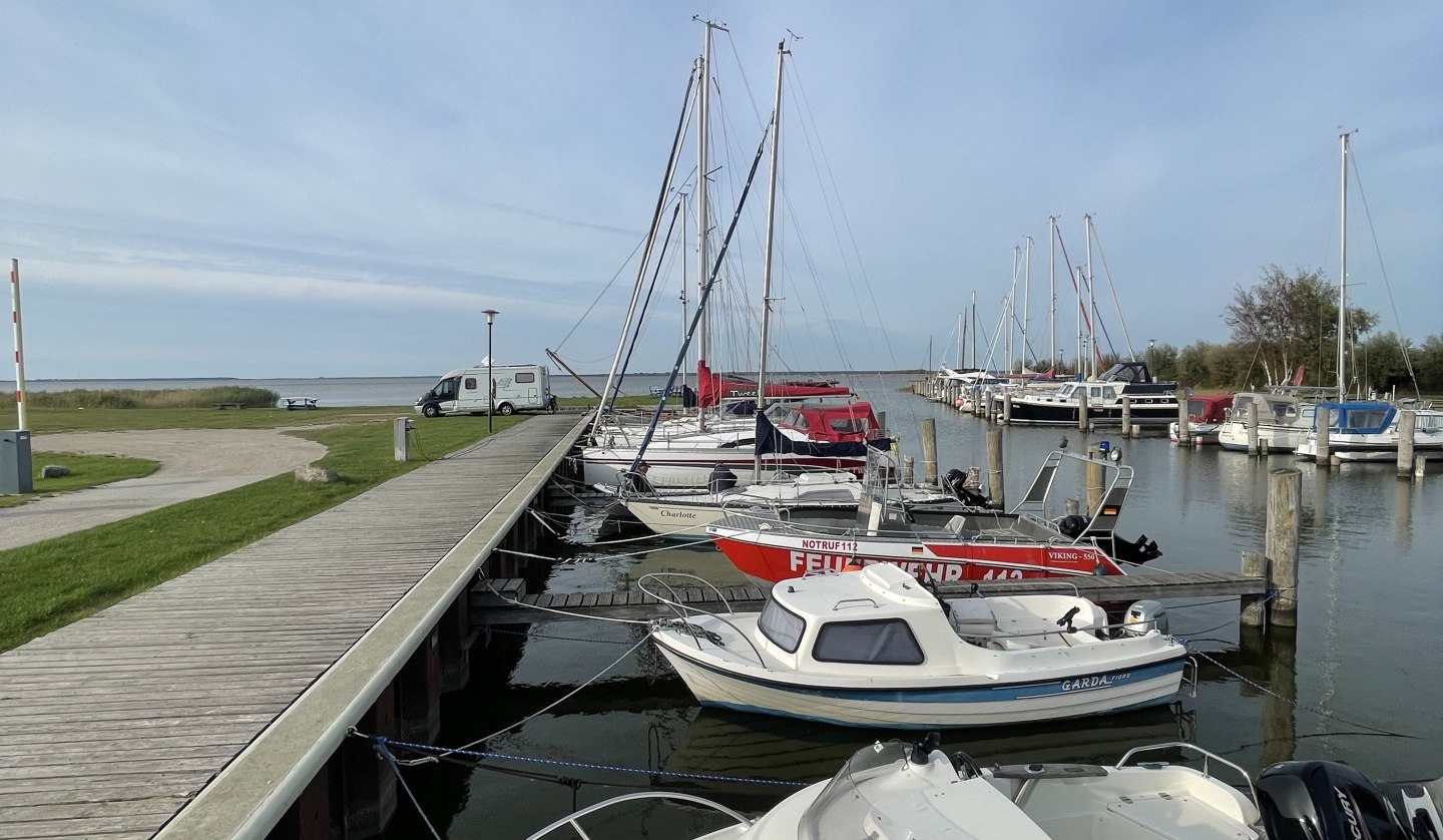 Motoboot Ahlendorf, © Südliche Boddenküste