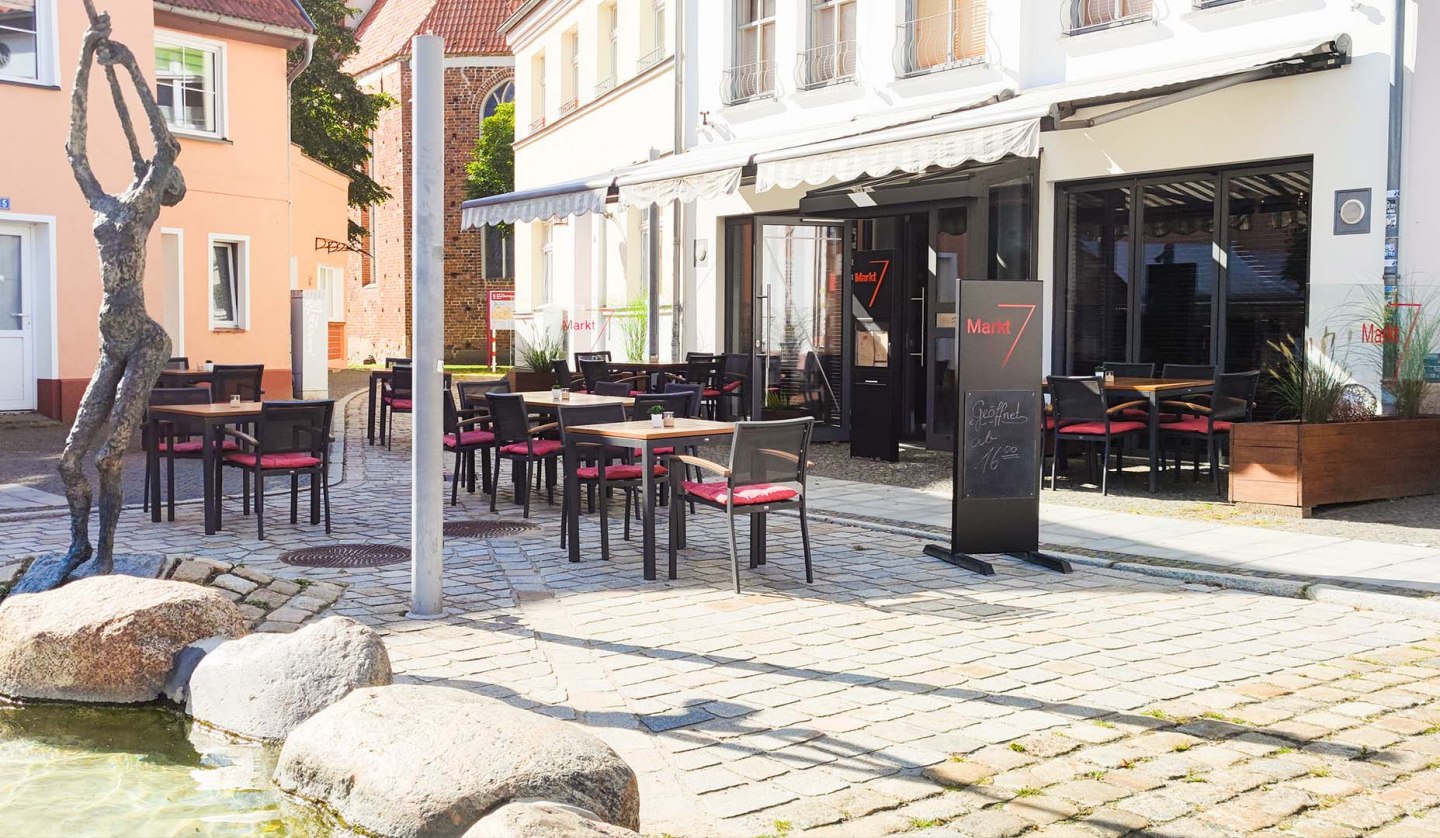 Im Herzen der Altstadt von Grimmen ist der Markt 7 der kulinarische Anlaufpunkt für Einheimische und Urlauber., © J.Schnepel/Stadtbäckerei Kühl