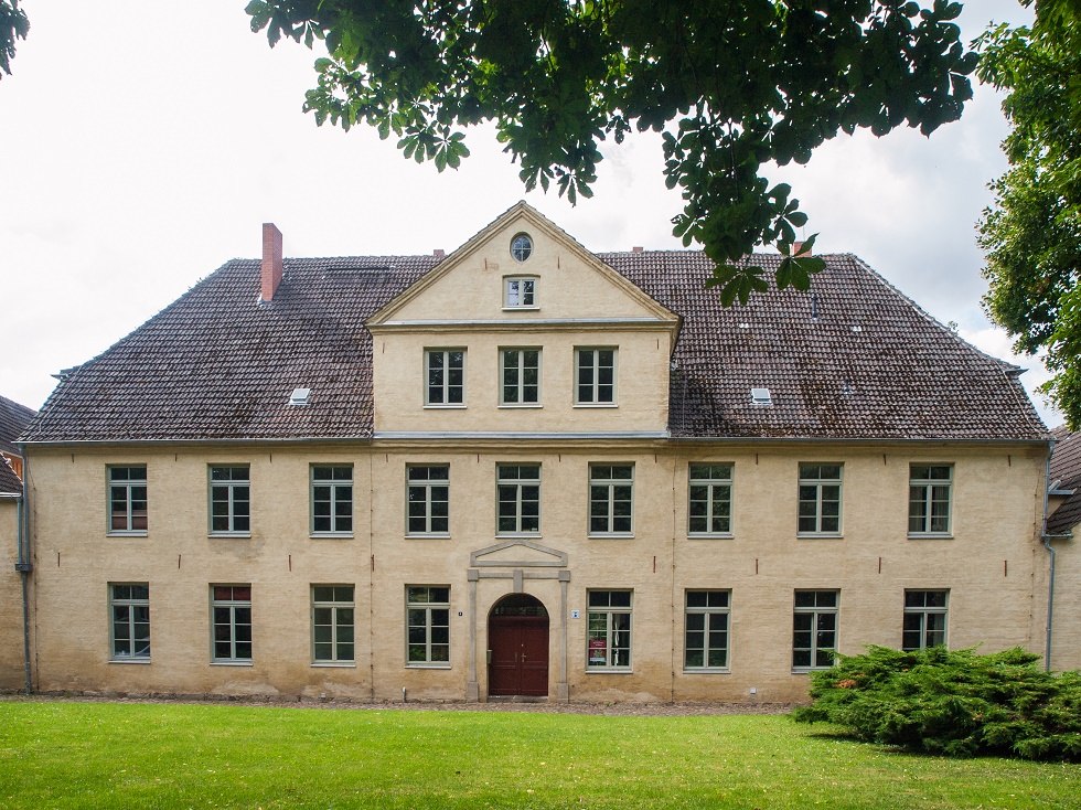 Das Hauptgebäude frontal fotografiert., © Frank Burger