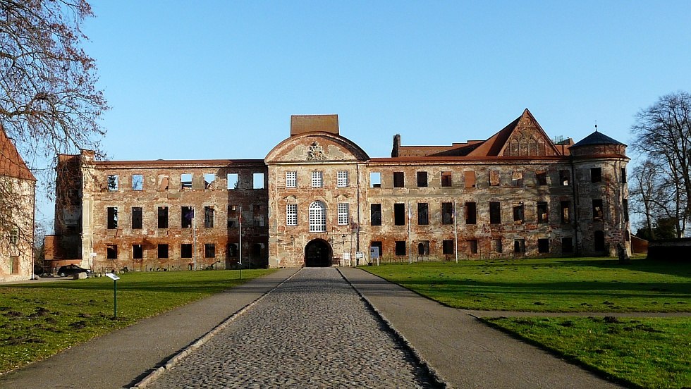 Frontalansicht der Kloster- und Schlossanlage, © Stadt Dargun