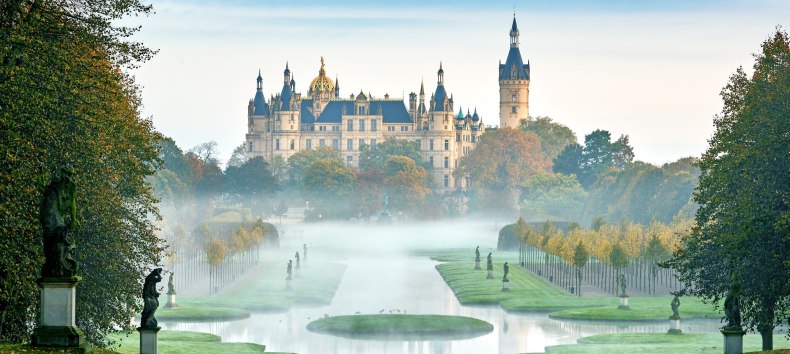 Schweriner Schlossgarten bei Nebel, © TMV/Allrich