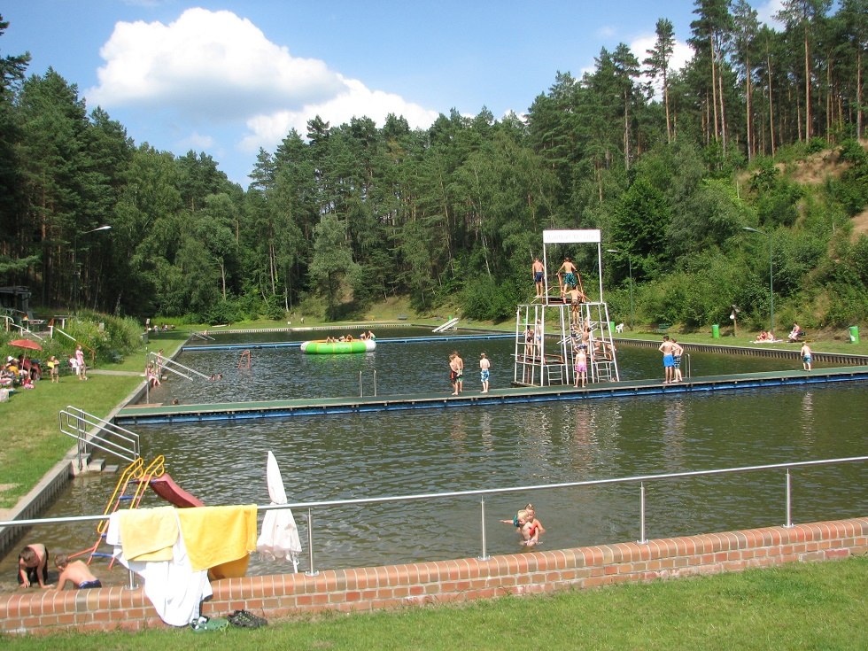 Das Waldbad Alt Jabel liegt an der Straße zwischen Alt Jabel und Tewswoos., © Zebef e.V.