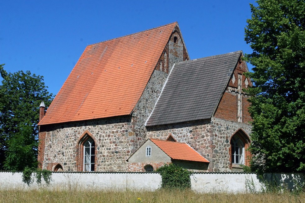 Außenansicht der Kirche Stoltenhagen, © Sabrina Wittkopf-Schade