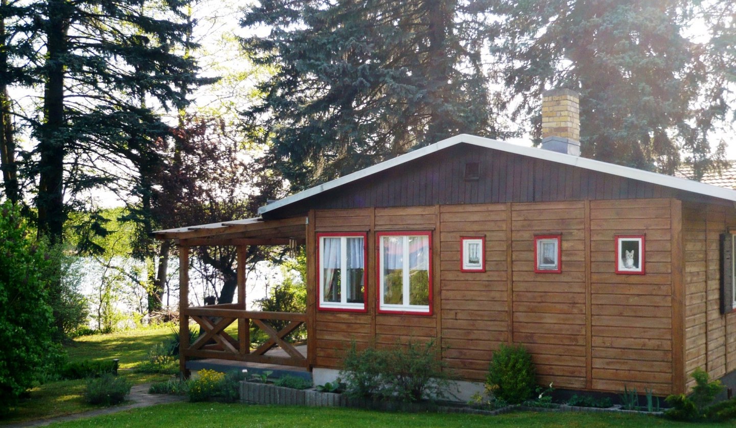 Blick von der Einfahrt auf das Ferienhaus, © P. Kohlmann