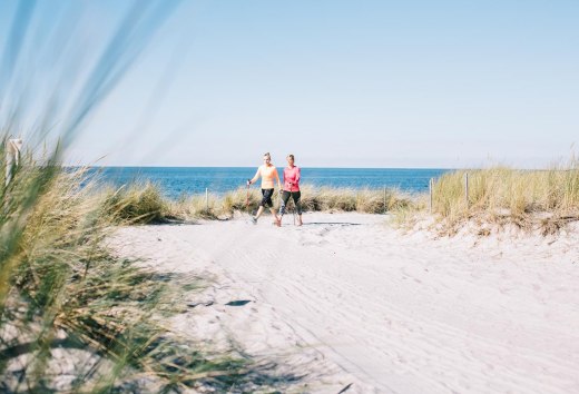 Nordic Walking am Strand in Warnemünde