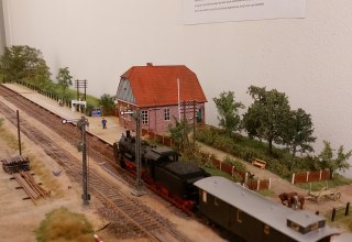 ein in knapp sechs Meter langes, detailliert gestaltetes Diorama des Bahnhofes Cumlosen, © M. Botzler