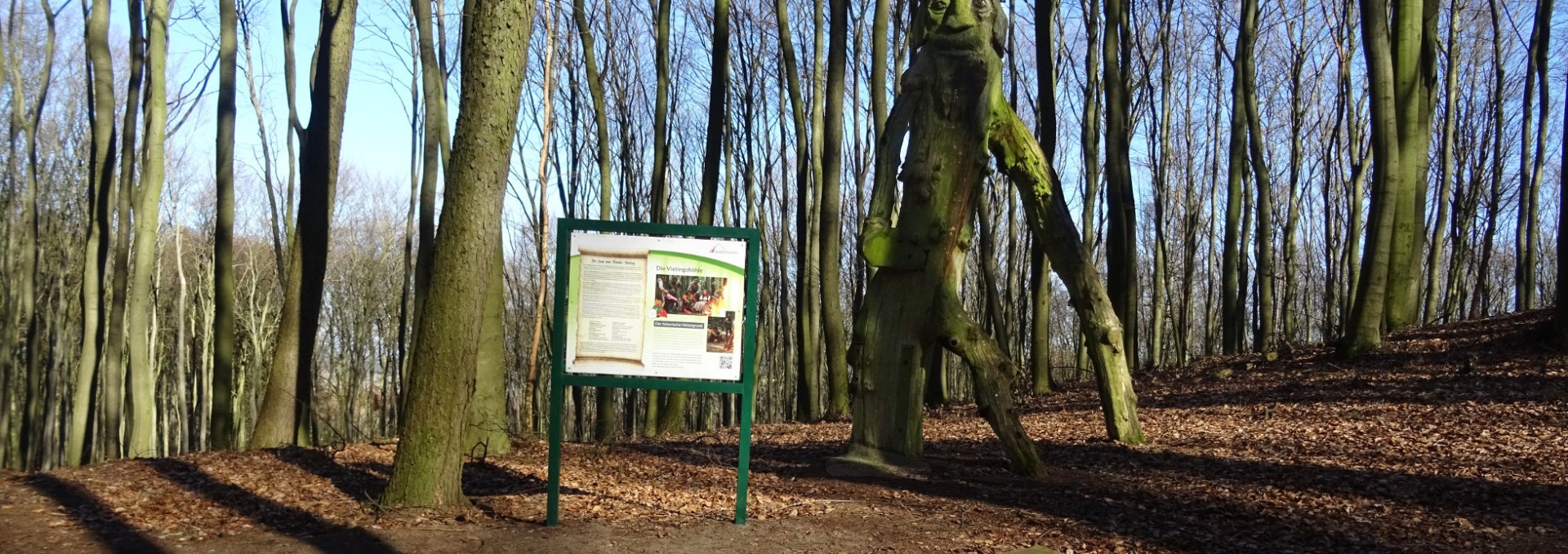 Rastplatz mit Sagentafel und Figur des Räuber Vieting, © Stadt Parchim