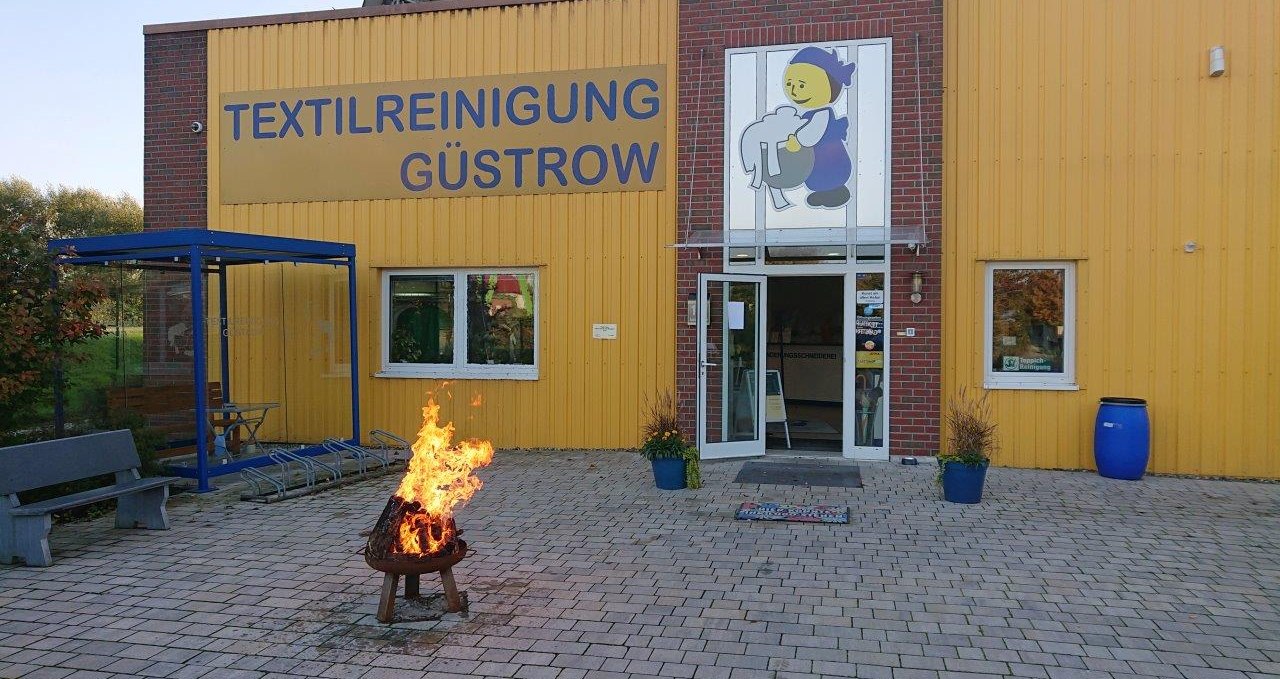 Galerie '' Kunst am alten Hafen '', © Textilreinigung Güstrow