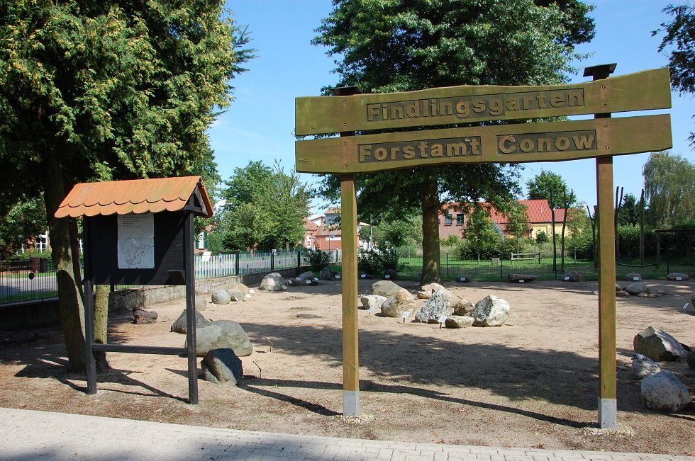 Im Findlingsgarten befinden sich Steine, die mit der Eiszeit hierher kamen., © Gabriele Skorupski