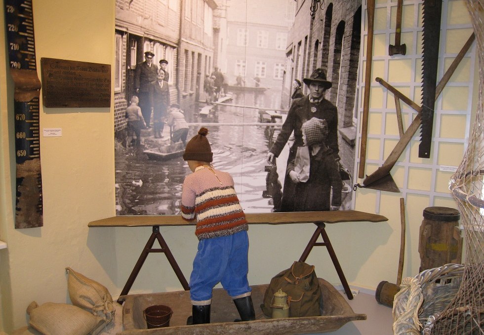 In der Ausstellung nicht zu übersehen: Eine Installation zum Thema Hochwasser., © Heimatmuseum