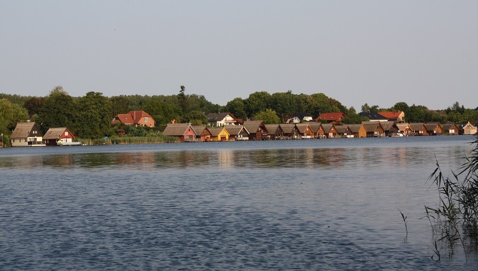 Boots- und Ferienhäuser am Wasser in Mirow, © Mecklenburgische Kleinseenplatte Touristik GmbH