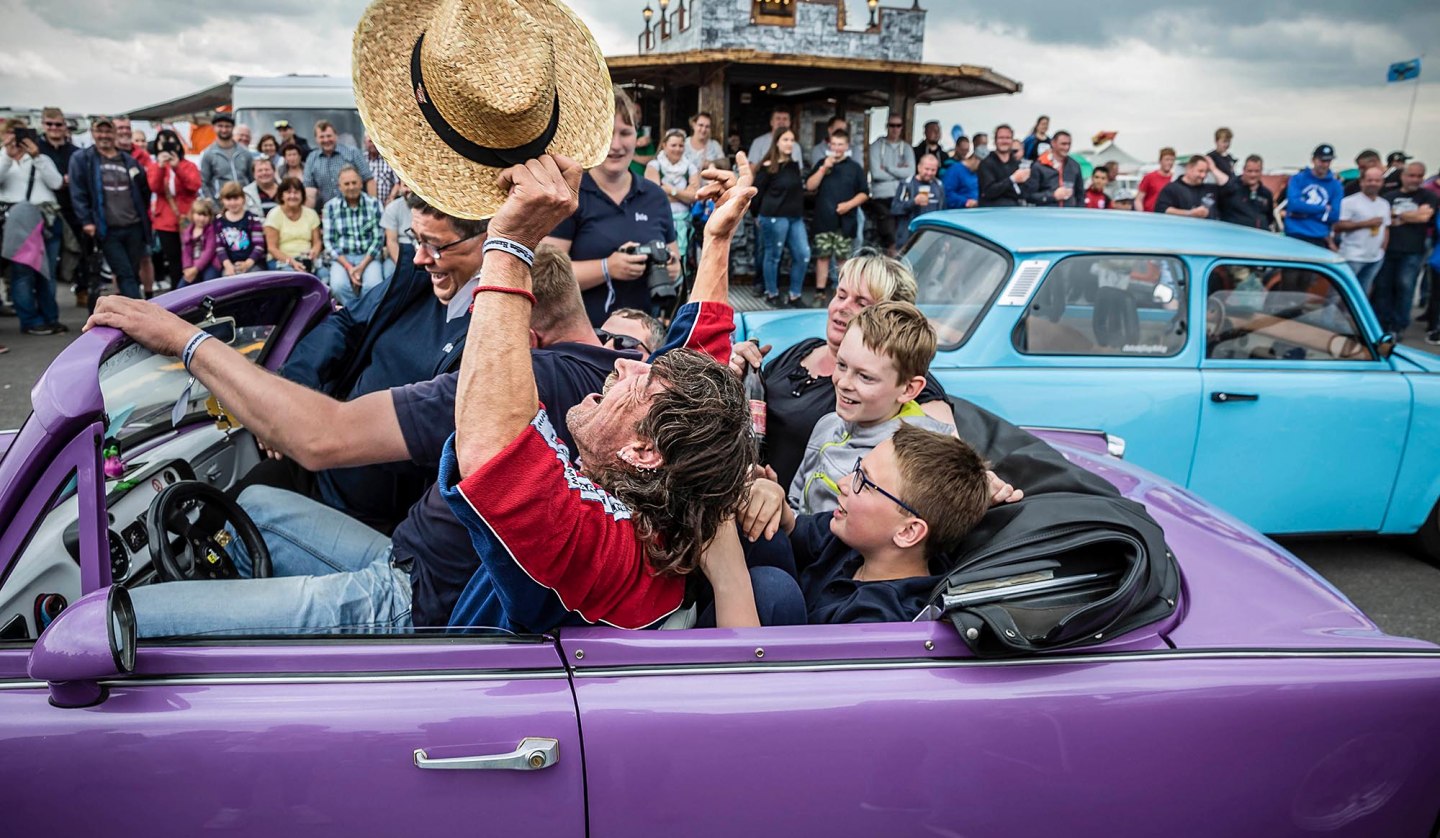 Gweinner beim Trabi Limbo, © © Manfred Scharnberg