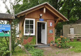 Unser Verkaufshaus hat nicht nur Milch zu bieten. Auch regionale Köstlichkeiten finden Sie bei uns., © Sabine Siedler