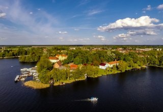 Mirower Schlossinsel aus der Vogelperspektive, © Mecklenburgische Kleinseenplatte Touristik GmbH