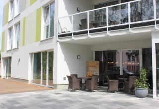 Die gemütliche Cafeteria im Pflegehotel, © Wohlfahrtseinrichtung der Hansestadt Stralsund gGmbH / Fanny Marckwardt