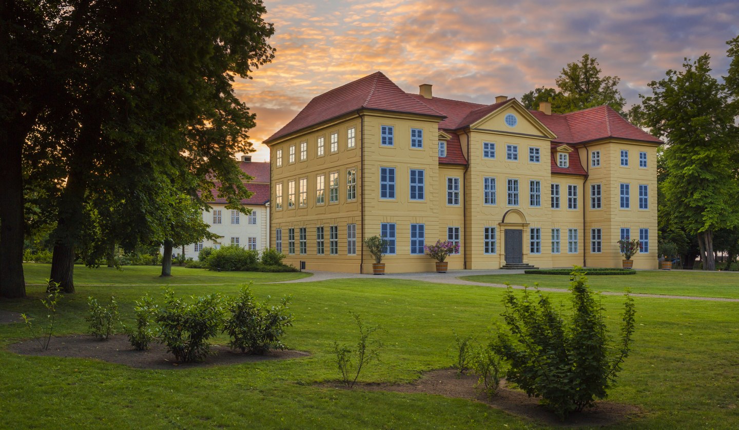 Schloss Mirow in der Abenddämmerung, © SSGK M-V / Timm Allrich