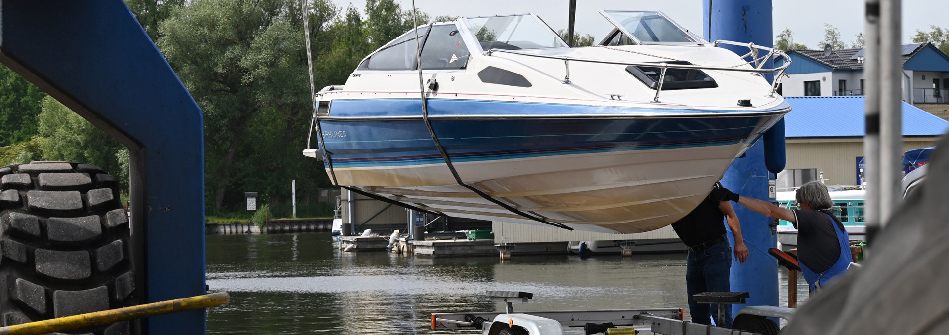 Trailern Sie ihr Boot direkt im anliegenden Hafen, © KUHNLE-TOURS