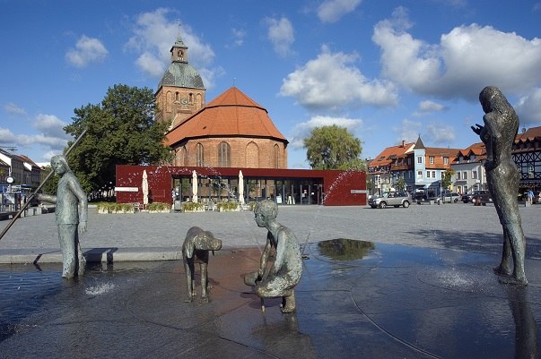 Marktplatz mit Brunnen, © Stadt RDG