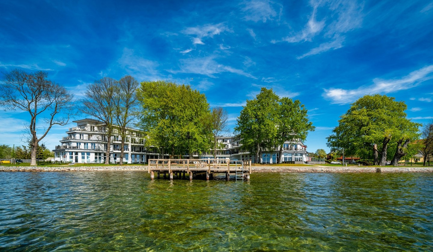 Das Müritzpalais vom Ufer der Müritz aus, © Alexander Rudolph DOMUSimages